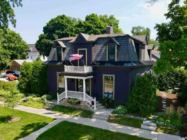 523 Woodland Ave, Petoskey, MI 49770