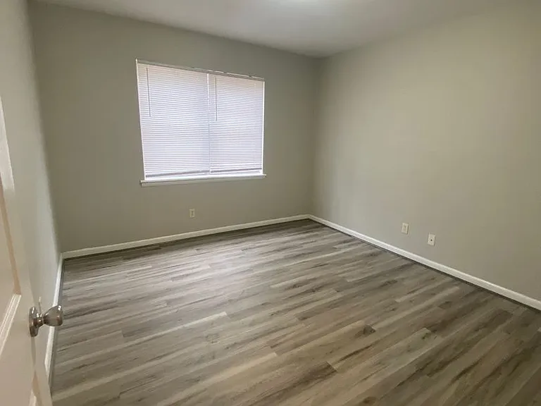 301 E Choccolocco St — Photo 5