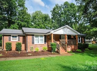 602 Holly Cir, Mount Holly, NC 28120