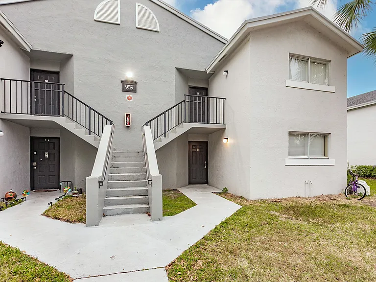 959 Lake Terry Dr #B — Photo 15