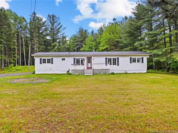 99 Lake Dr, Minto, NB E4B 2M7