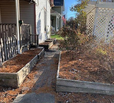 2nd image of 8696 Main St NW