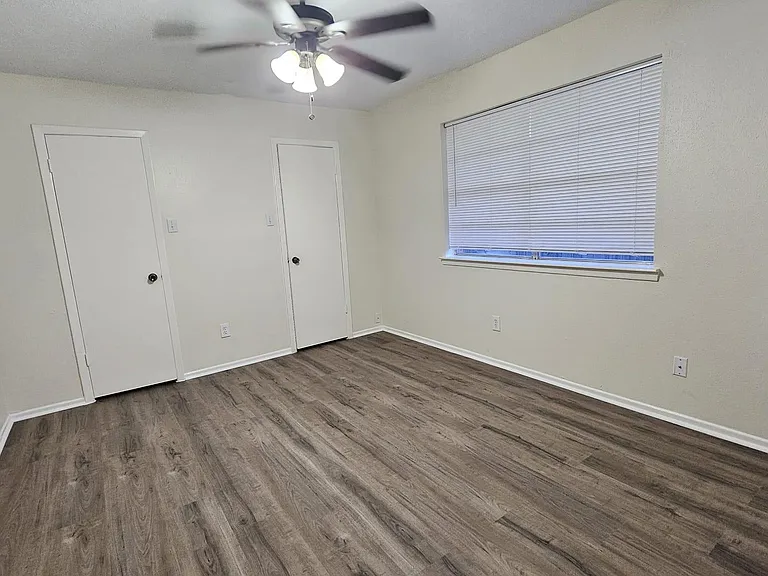10303 Old Towne Ln — Photo 16