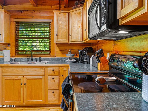 4th image of 4224 Chamberlain Ln