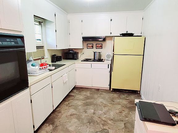 4th image of 20866 NE Magnolia St