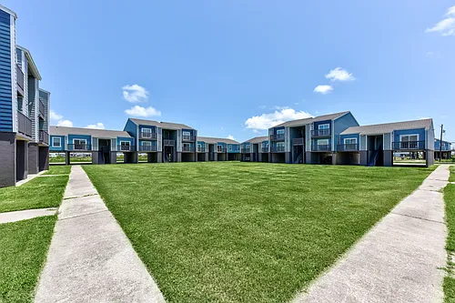 Bay Shore Apartments Photo 1