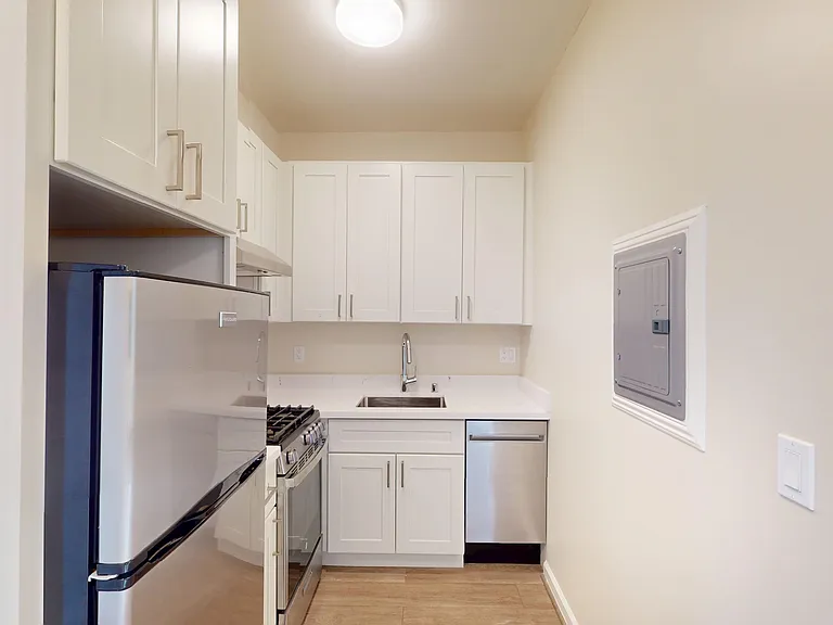 100 Broderick Street — Photo 3