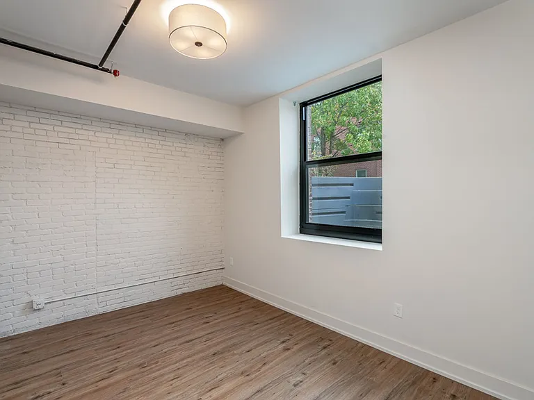 875 Michigan Ave — Photo 62