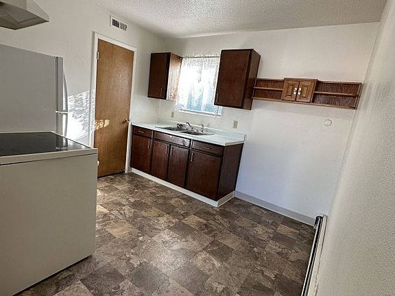 3rd image of 2024 Alderson Ave APT 6