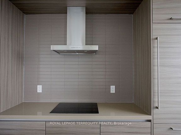 3rd image of 2221 Yonge St #4609