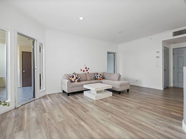 620 State St #123 — Photo 7