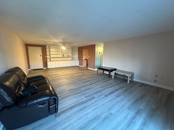3rd image of 1321 Worcester Rd APT 612