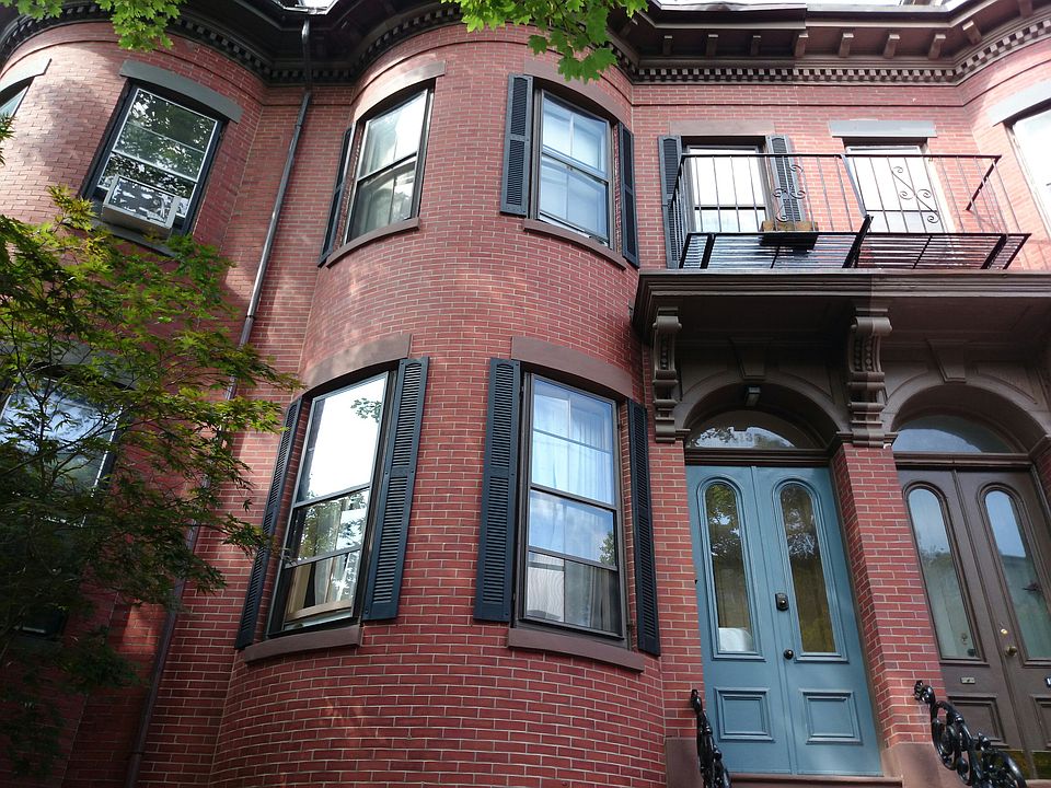 2nd image of 136 W Newton St