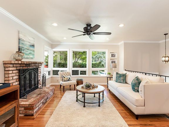 4th image of 1083 Park Pacifica Ave