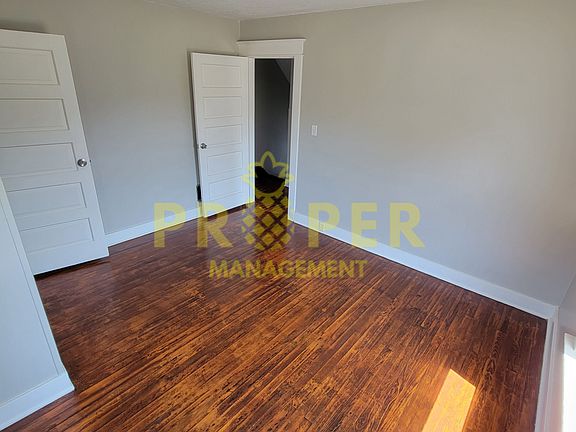 4th image of 101 E Parkwood Dr