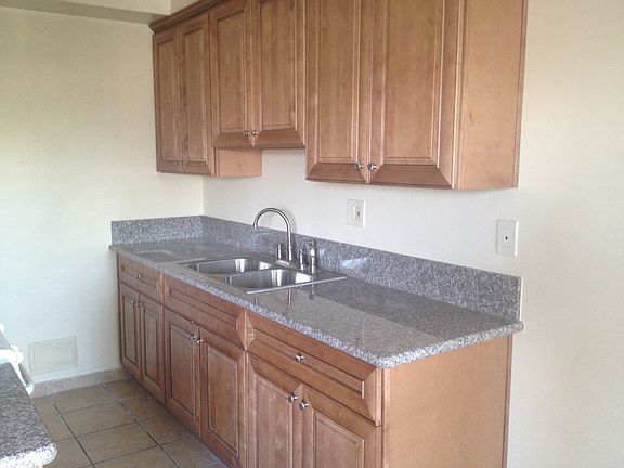 4th image of 11212 Califa St APT 6