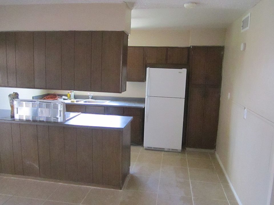 2nd image of 2614 N 58th Dr