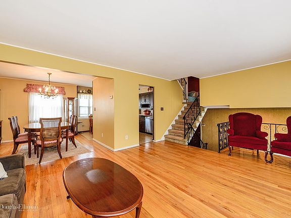 3rd image of 34 Cheslan Ct