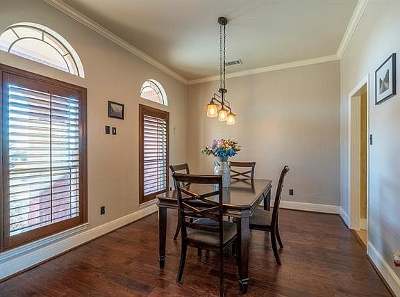 5th image of 2842 Oakwood Dr