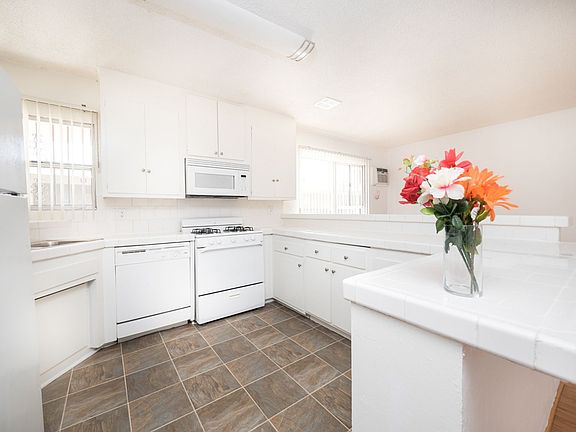 3rd image of 6566 Fountain Ave #4703