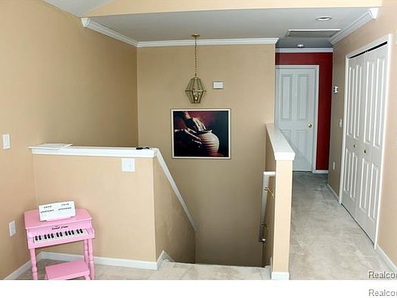 3rd image of 3862 Norwich Dr #31
