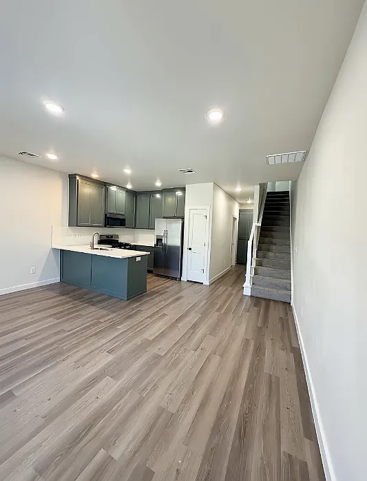 3 bed, 2.5 bath, 1414 sqft, $1,895 — Photo 2