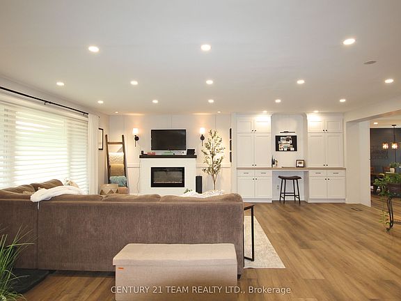 3rd image of 190 Margaret St
