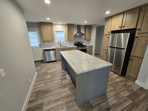 2nd image of 302 Louva #266