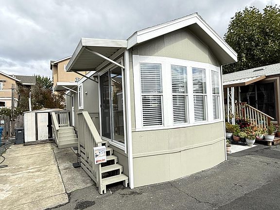 2nd image of 111 El Crystal Dr #111