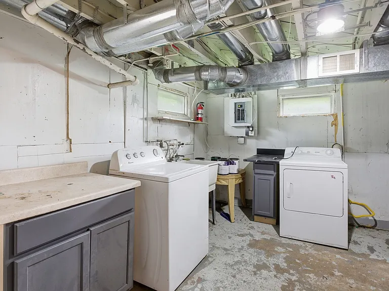23060 Bernard St — Photo 28