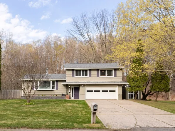 513 Oakridge Dr, Camillus, NY 13031