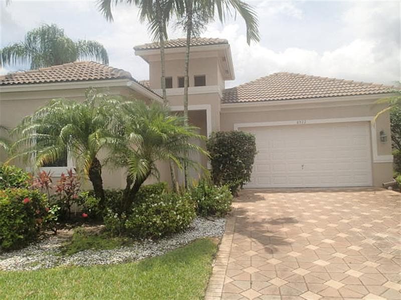 1st image of 6922 Fairway Lakes Dr