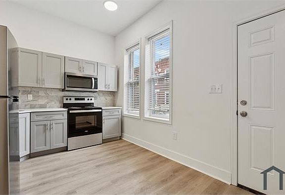 5th image of 2250 N Woodstock St #2