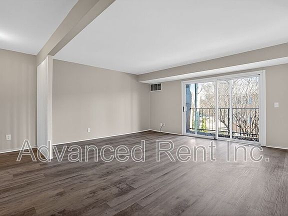 3rd image of 211 Crocker Dr APT D