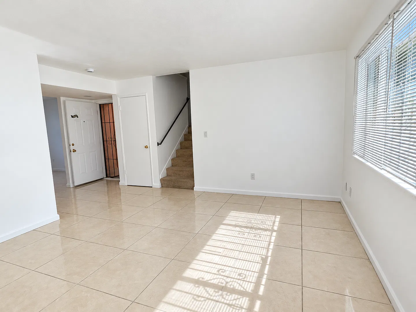 Ready to move in now! October rent FREE on a 13-month lease. Book your tour today! — Photo 2