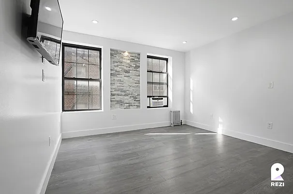 Rented by REZI | media 4