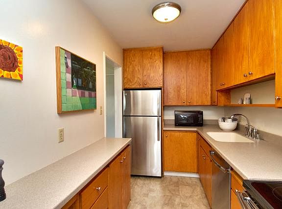 3rd image of 818 N Delaware St APT 412
