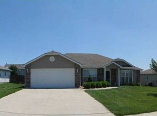 715 Coventry Ln, Raymore, MO 64083