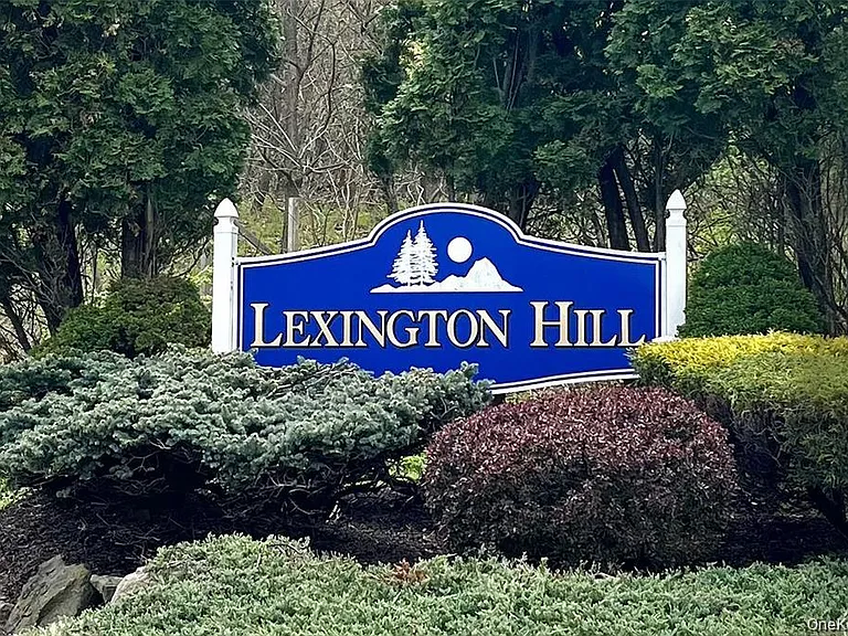 23 Lexington Hl #7 — Photo 1