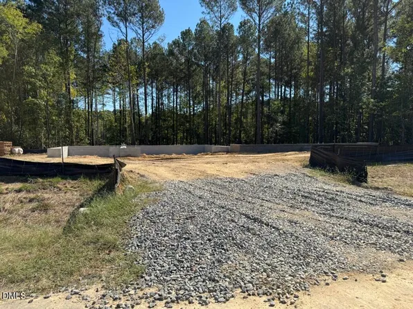4240 Portola Dr, Zebulon, NC 27597