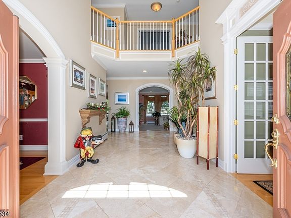 4th image of 9 Ralph Dr