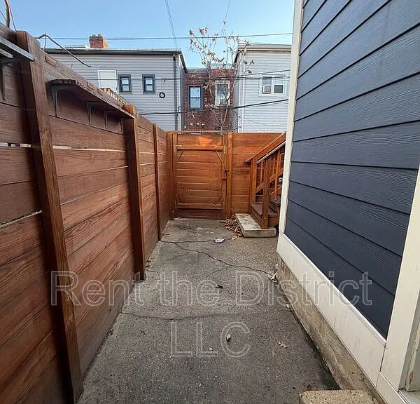 1605 F St NE #1 — Photo 13