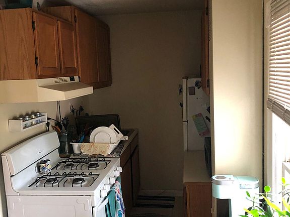 5th image of 732 Fulton St E APT 4