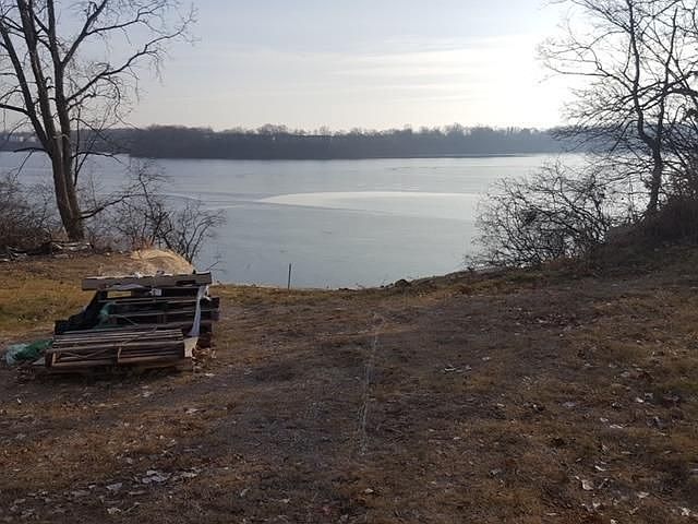 2nd image of 1032 Grove Rd