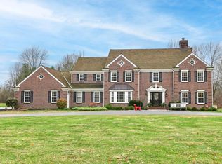 2127 W Columbia Dr, Mequon, WI 53092