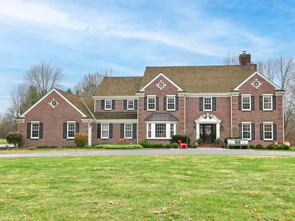 2127 West Columbia DRIVE, Mequon, WI 53092