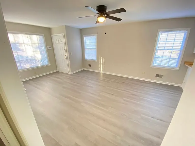 1826 Burnham St — Photo 3