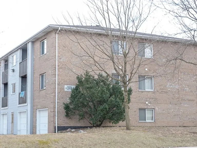 111 Wiggins St — Photo 4