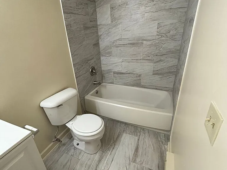 7501 W Green Tree Rd — Photo 12