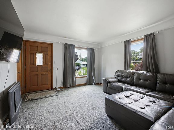 5th image of 24621 Carlysle St